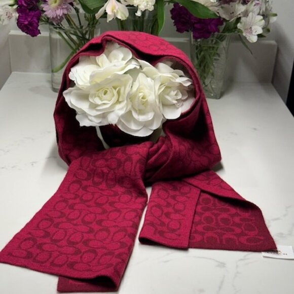 NWT Coach Wool Signature C Scarf Red - Picture 2 of 6